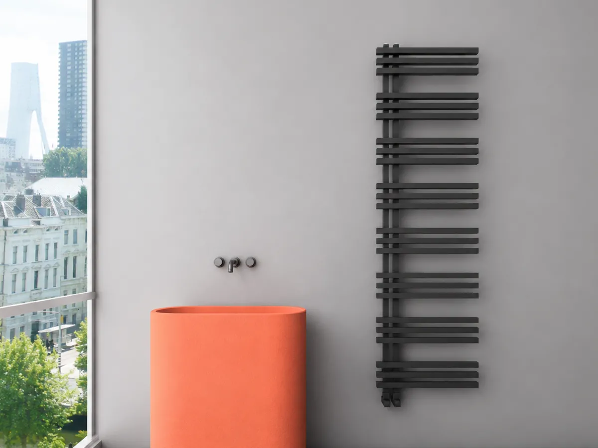 Uscător de prosoape de design CARISA, colecția TERRA, 1296x500 mm, NEGRU